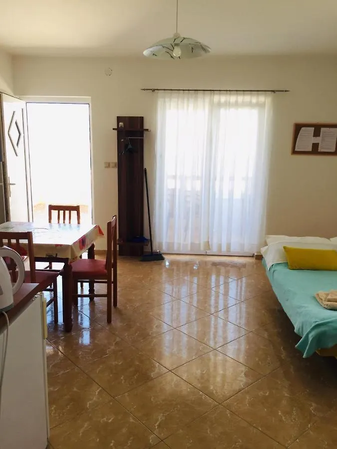 Apartments Gubo باغ كرواتيا
