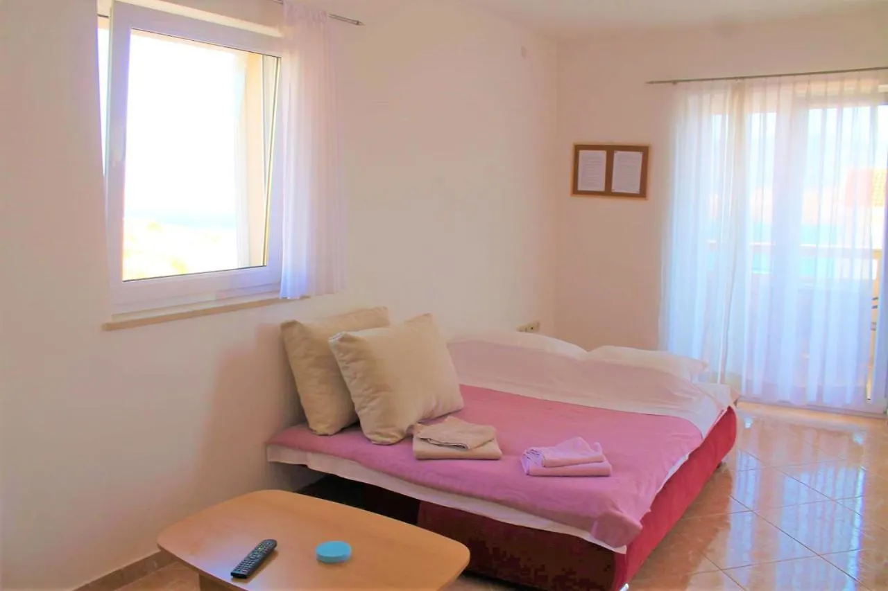 Apartments Gubo باغ كرواتيا