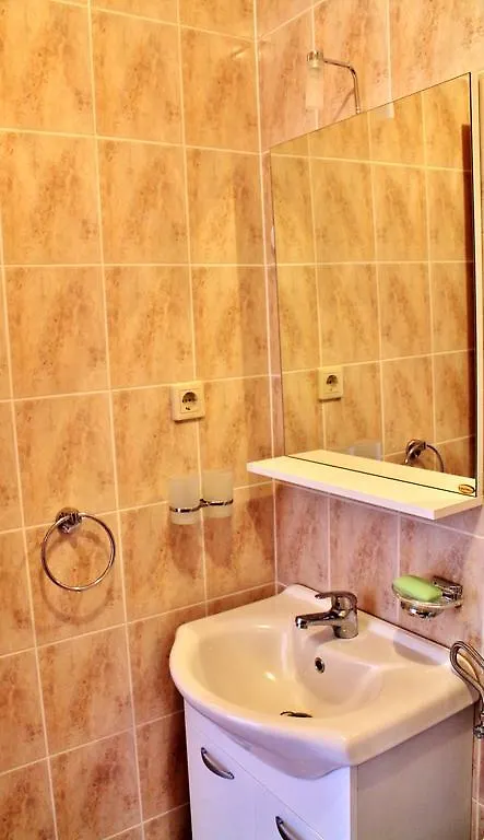 Apartments Gubo باغ