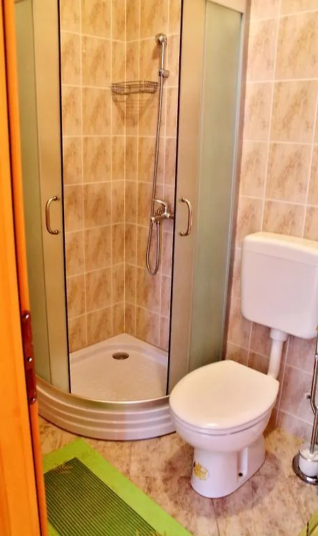 Apartments Gubo باغ
