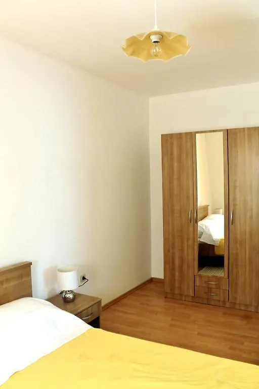 Apartments Gubo باغ