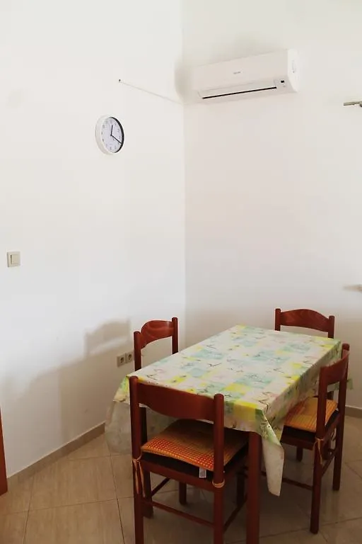 Apartments Gubo باغ