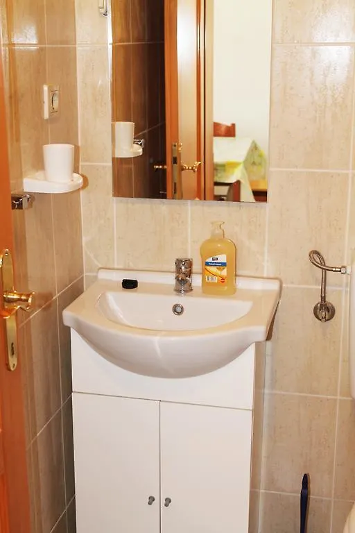 Apartments Gubo باغ 0*,